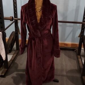 Plush Tie-Waist Velvet Robe - Wine